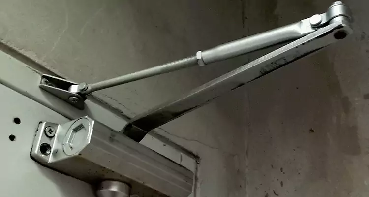 Door Closer Parallel Arm Installation in Coral Terrace, FL